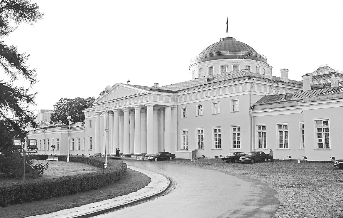 Таврический дворец век. Таврический дворец в Санкт-Петербурге чб. Таврический дворец в Петербурге 1906. Таврический дворец в Санкт-Петербурге ЕГЭ. Таврический дворец 1917.